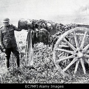 british-dummy-or-false-artillery-gun-used-to-attaract-german-fire-ec7mfj