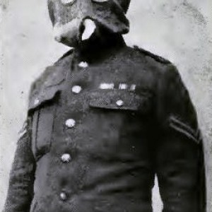 AVW_1915_12_19British_soldier_in_a_P_or_PH_helmet